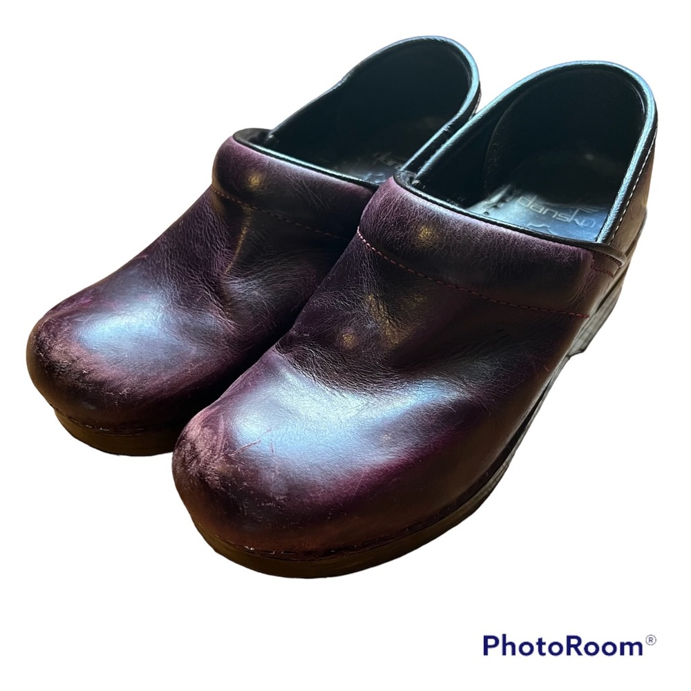 Dansko burgundy clogs size 36 (US 5.5)